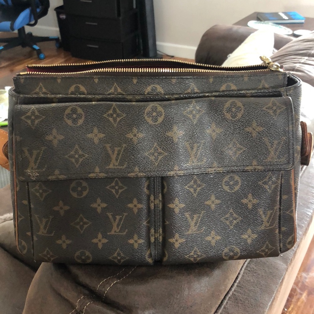 Authentic Louis Vuitton Vintage Shoulder bag